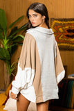 T2087 Oversized Spread Collared V-Neck Contrast Top: S-M-L (2-2-2) / CREAM/TAUPE/SALMON