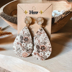 Beeautiful earrings 🐝