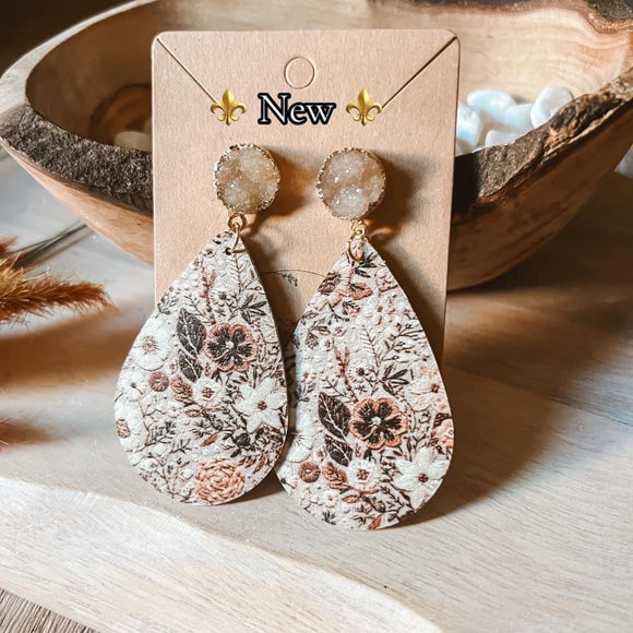 Beeautiful earrings 🐝