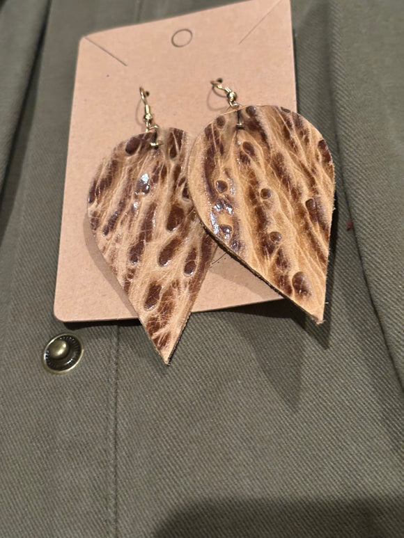 Leather drop hammered earrings