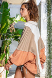 T2087 Oversized Spread Collared V-Neck Contrast Top: S-M-L (2-2-2) / CREAM/TAUPE/SALMON