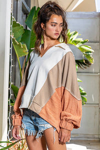 T2087 Oversized Spread Collared V-Neck Contrast Top: S-M-L (2-2-2) / CREAM/TAUPE/SALMON