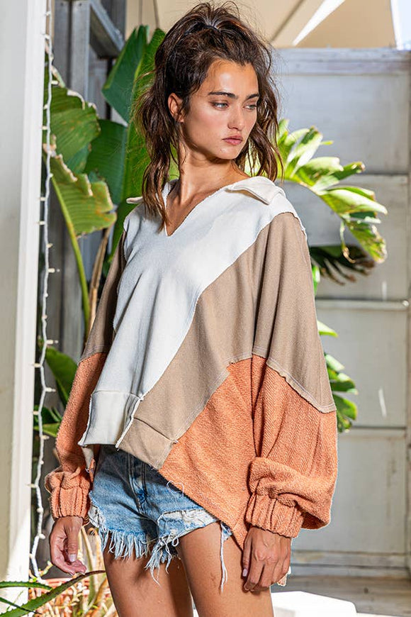 T2087 Oversized Spread Collared V-Neck Contrast Top: S-M-L (2-2-2) / CREAM/TAUPE/SALMON